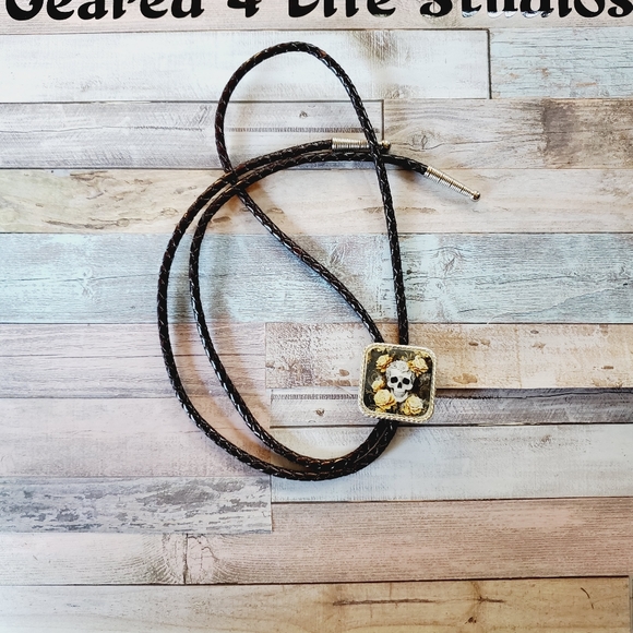 Skull lover  Lariat Bolo Tie Gothic Men Women halloween skulls and yellow roses - Picture 3 of 3
